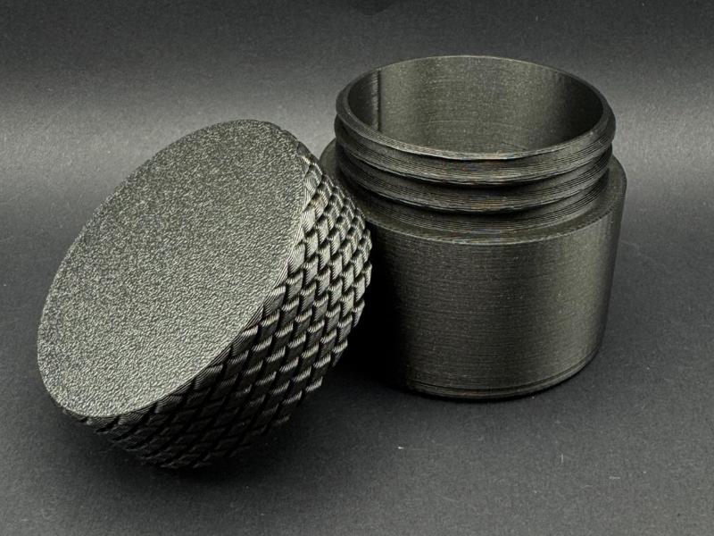 Screw-top jar with ribbed lid