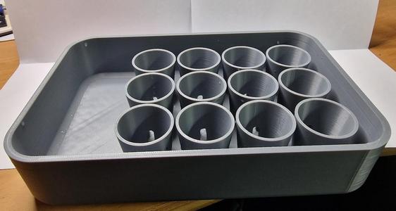 Seedtray with lid for starter pluggs
