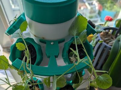 Plant support attachment for hydroTower