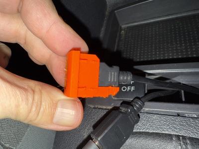 VW Golf/Touran USB port adapter with zip tie lock