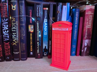 RED LONDON TELEPHONE BOX