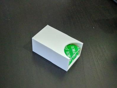 Double edge razor dispenser