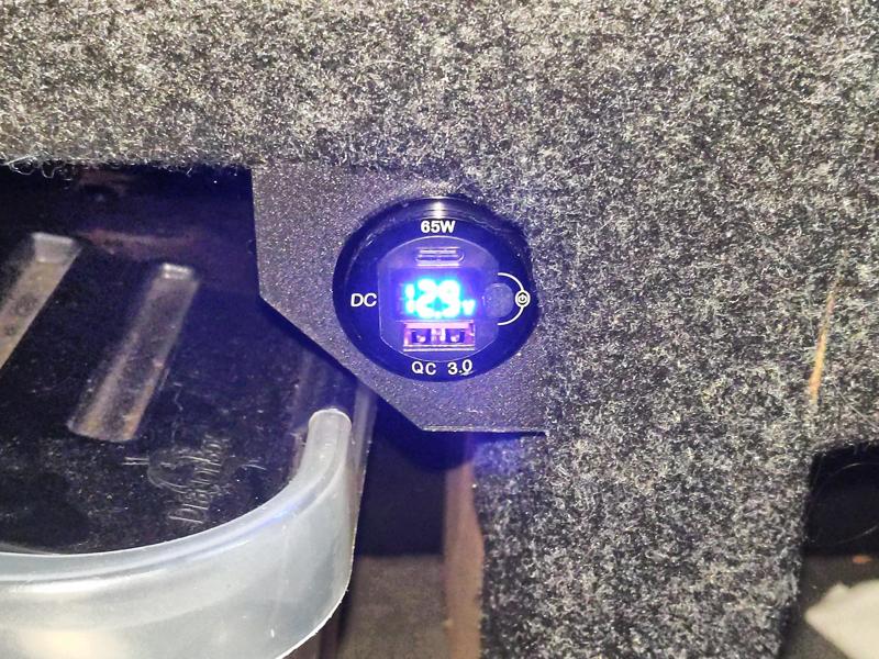 Qidoe usb-c car charger mount