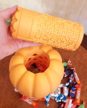 Pumpkin Maze - solve for candy!