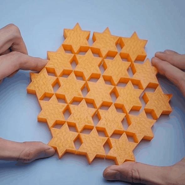 Geometric star toy for flexible material