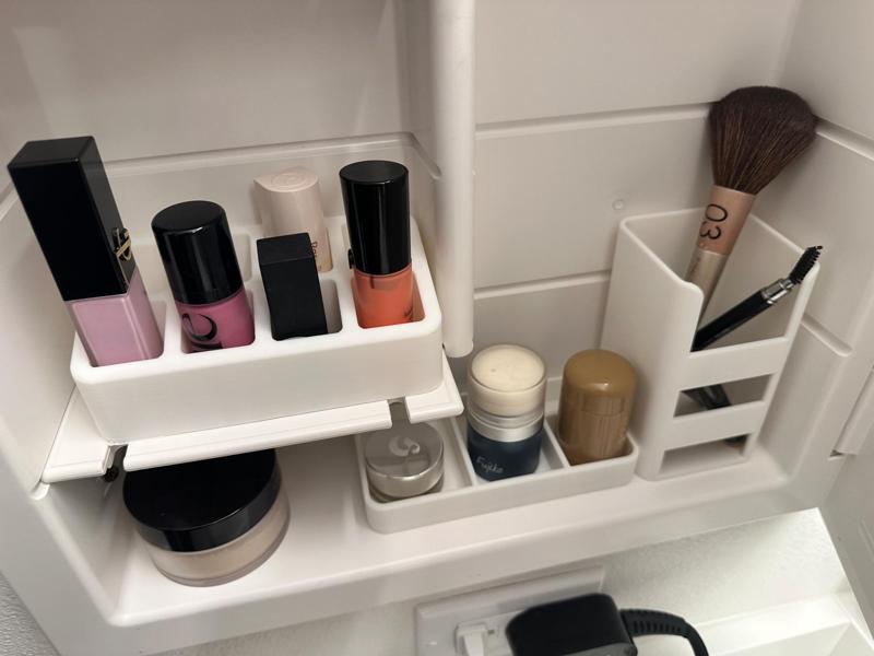 Mirror cabinet makeup organiser set