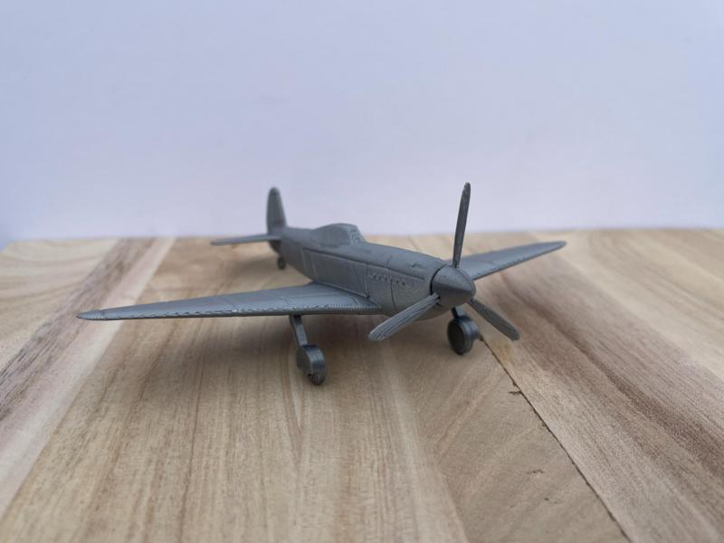 Yak-9 V2 [1:72]