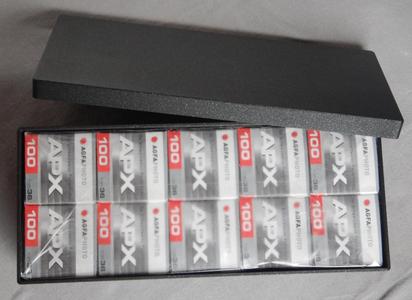 Schachtel für einzeln verpackte Kleinbildfilme; Box for individually packed 35mm films 135 film, 4 Größen, 4 sizes