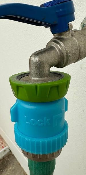 Garden hose quick connector, now it doesn’t need a spring anymore