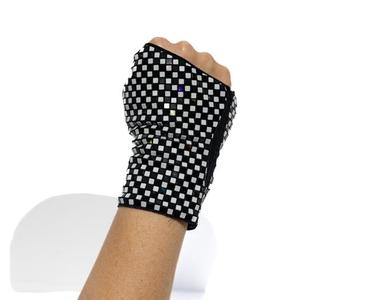 Short fingerless gloves