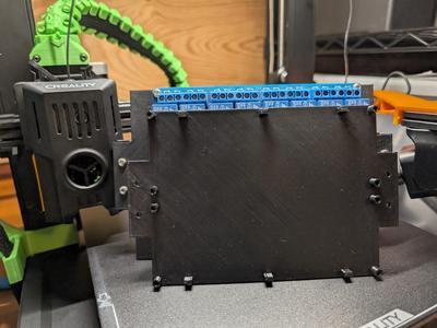 Dual relay holder DIN rail