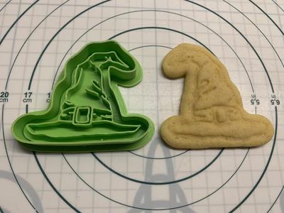Witch hat cookie cutter