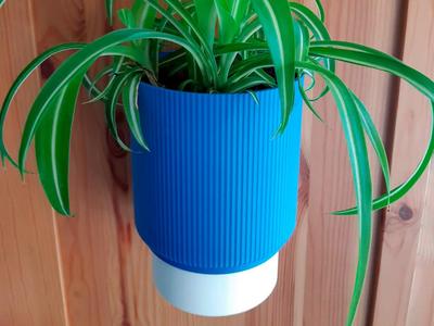 No-Mess Wall Planter with Removable Cup