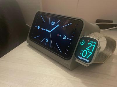 Iphone pro max ( with cover) dock + apple watch