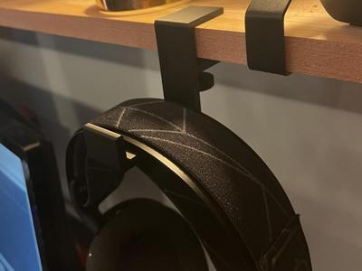 Headphone holder for Shelf