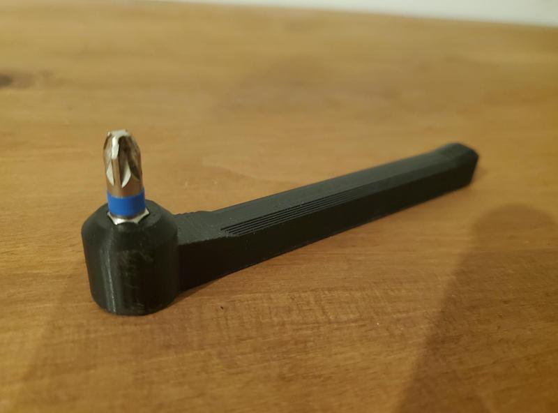 Low profile right angle screwdriver handle