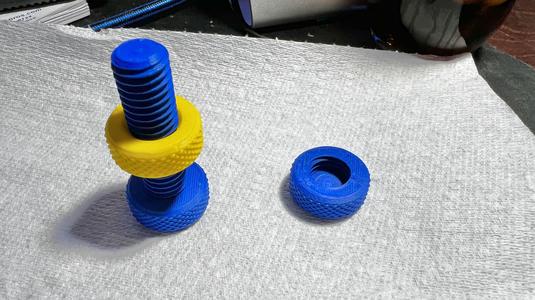 V2 Double-headed knurled fidget bolt