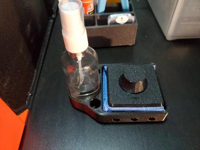2oz spray bottle + bed scrubber vented tray.