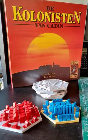 Catan Classic piece holder with pieces