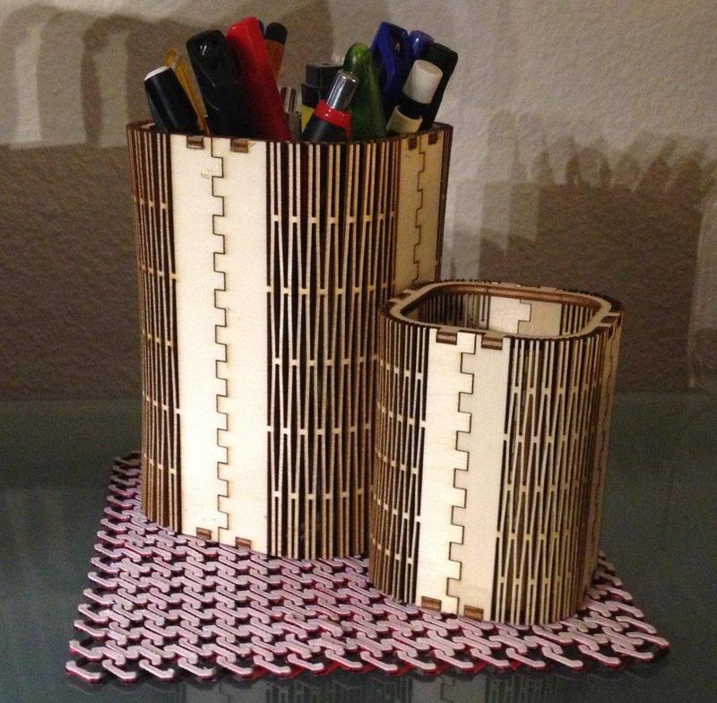 Customizable FlexiRoast Wooden Pen Stand