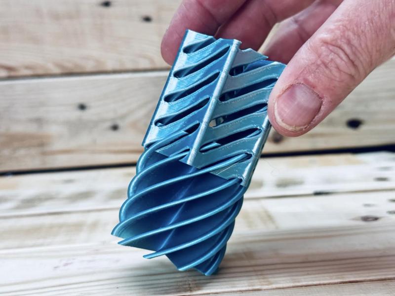 Hagagon Pass Through illusion fidget toy