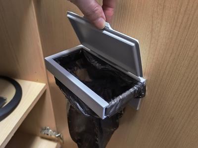 Small Kitchen Bin with Lid (140 x 80 mm)