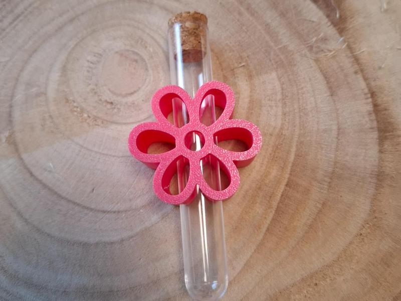 Flower-shaped test tube holder