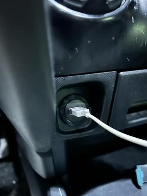 Honda CRV 2nd Gen/MK2 (2002-2006) USB Cigarette Lighter Conversion