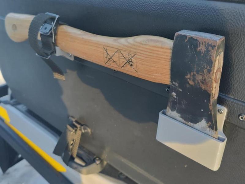 Axeholder 