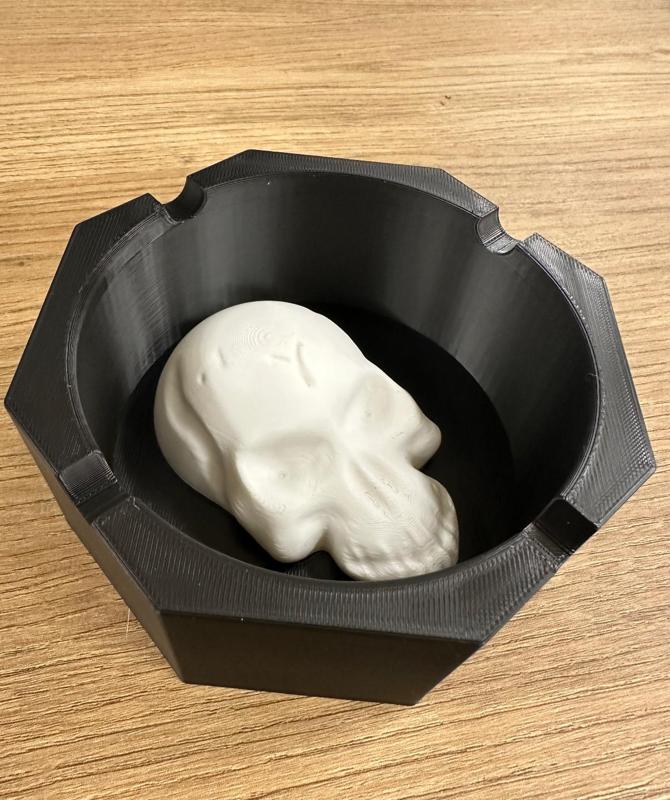 Ashtray skull