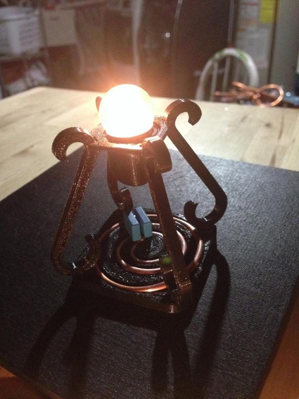 Mini Wirelessly Powered Tesla Desk Lamp