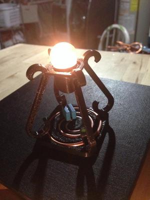 Mini Wirelessly Powered Tesla Desk Lamp