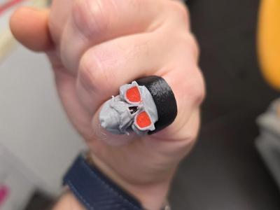 Dead skull eyeglasses ring