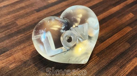 Transparent Heart Figurine with Inner 'Love' Inscription - Ideal for Valentine's Day and Everyday Expressions of Love
