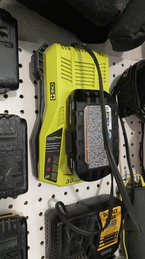 Sy's peglock - Ryobi 18v Charger P117 mount
