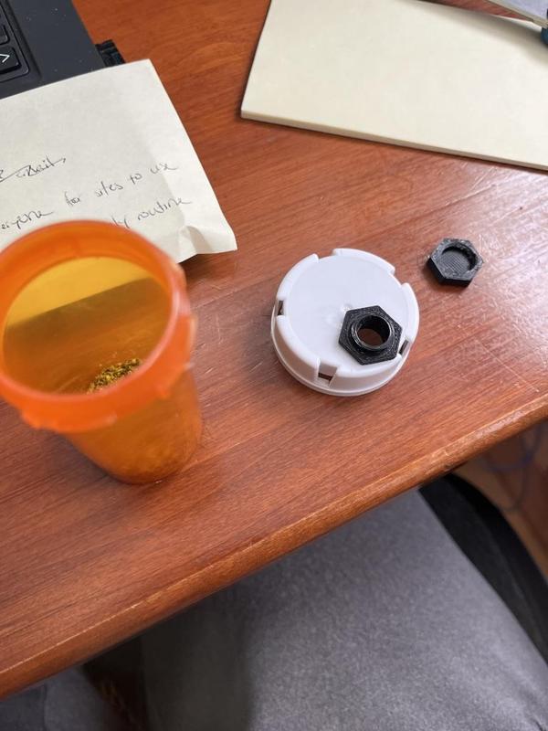 Pill Bottle Grommet (With Cap) - 20 min print