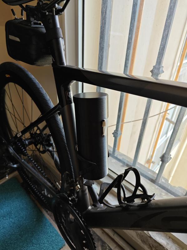 Bicycle buttle holder container