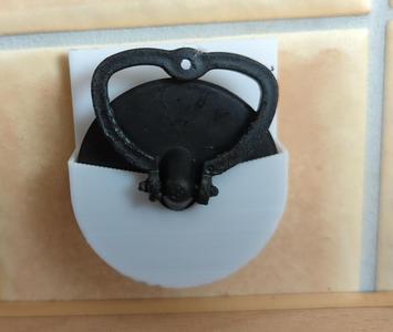Drain plug holder