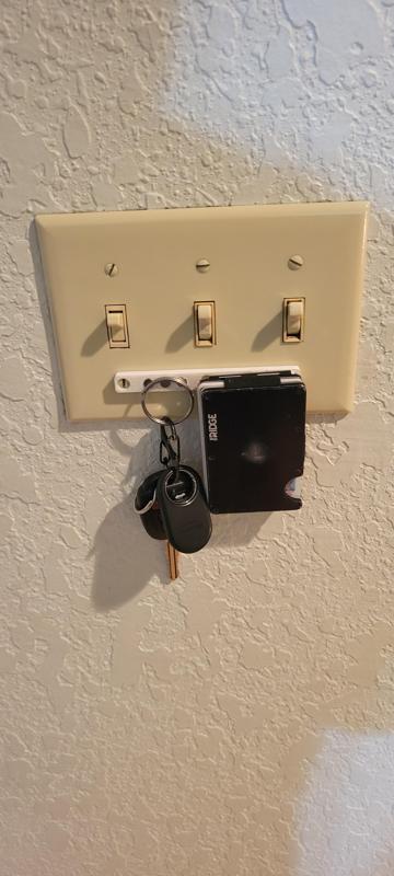Magnetic Key/Ridge Wallet Holder