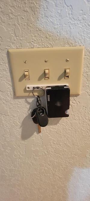 Magnetic Key/Ridge Wallet Holder