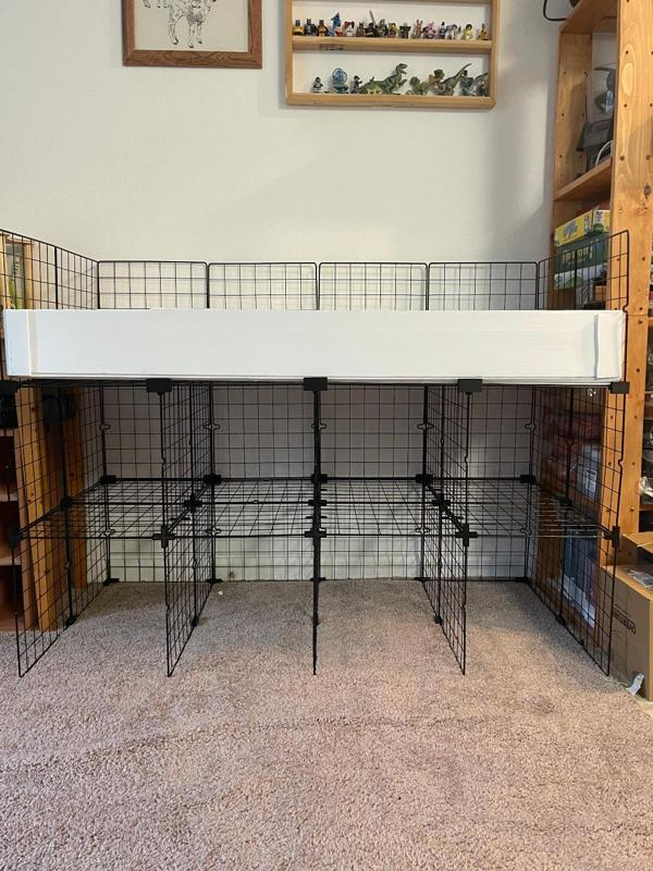 Clips for storage and small animal cages