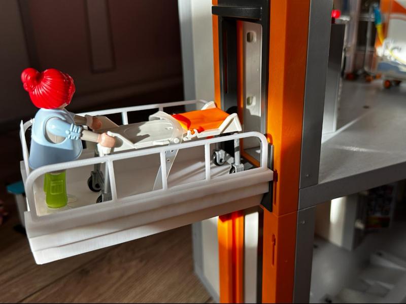 Playmobil hospital elevator