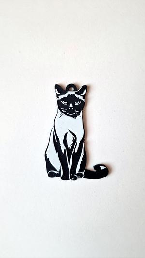 Siamese keychain+magnet