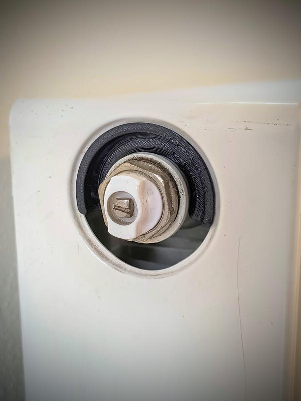 Radiator side plug - no supports