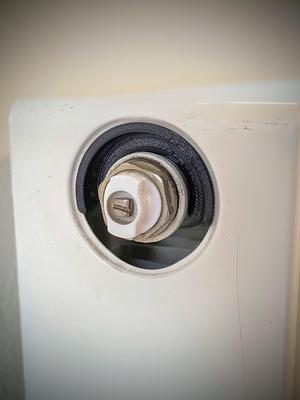 Radiator side plug - no supports