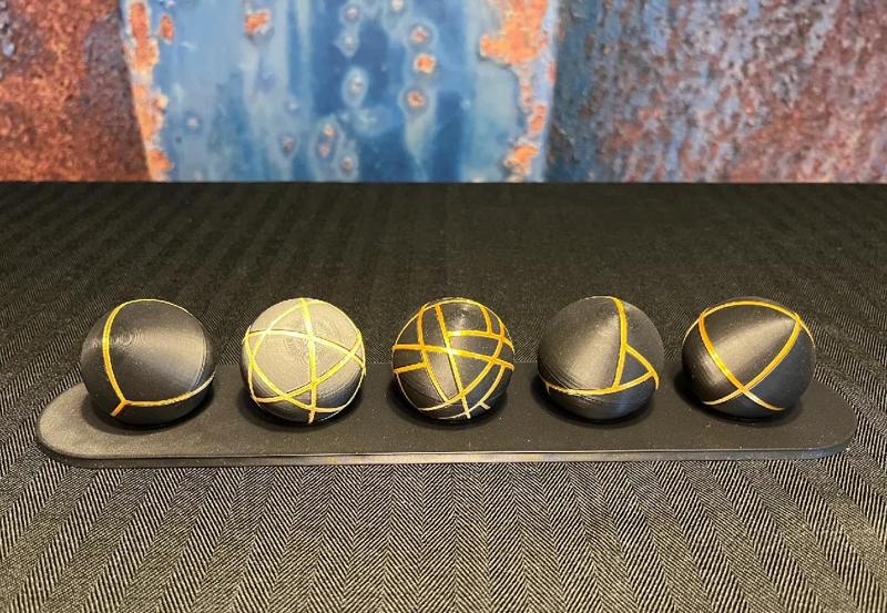 The 32 Crystallographic Point Groups ("spheres / rings" set)   