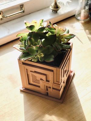Blade Runner Ennis House Plant Pot