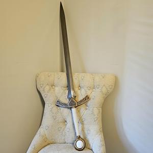 Aelin's sword Goldryn from Throne of Glass series (Sarah J. Maas)