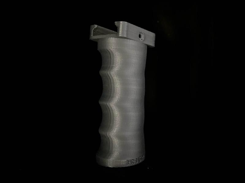 Profiled tactic grip | Ris rail