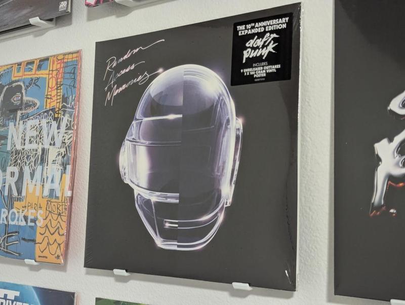 Vinyl Wall Mount Remix (Command Strip / Nail)